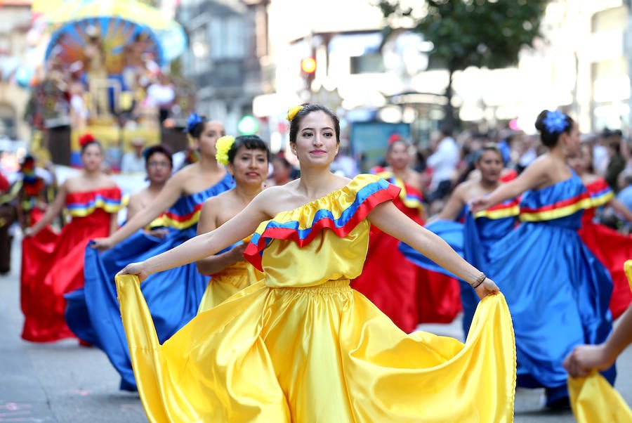 ¿Estuviste en el Desfile del Día de América en Asturias? ¡Búscate!