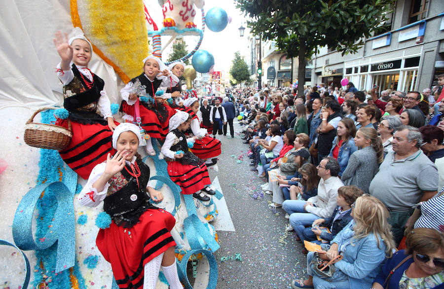 ¿Estuviste en el Desfile del Día de América en Asturias? ¡Búscate!