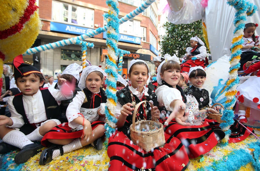 ¿Estuviste en el Desfile del Día de América en Asturias? ¡Búscate!