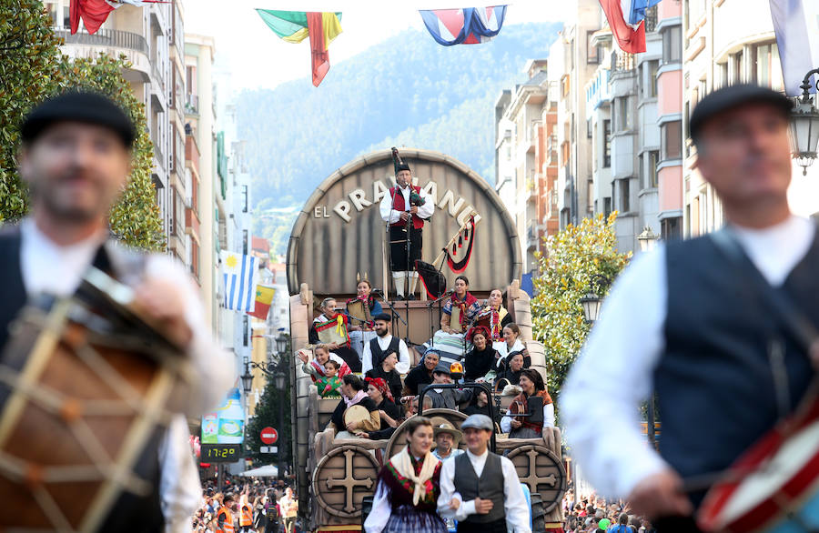 ¿Estuviste en el Desfile del Día de América en Asturias? ¡Búscate!