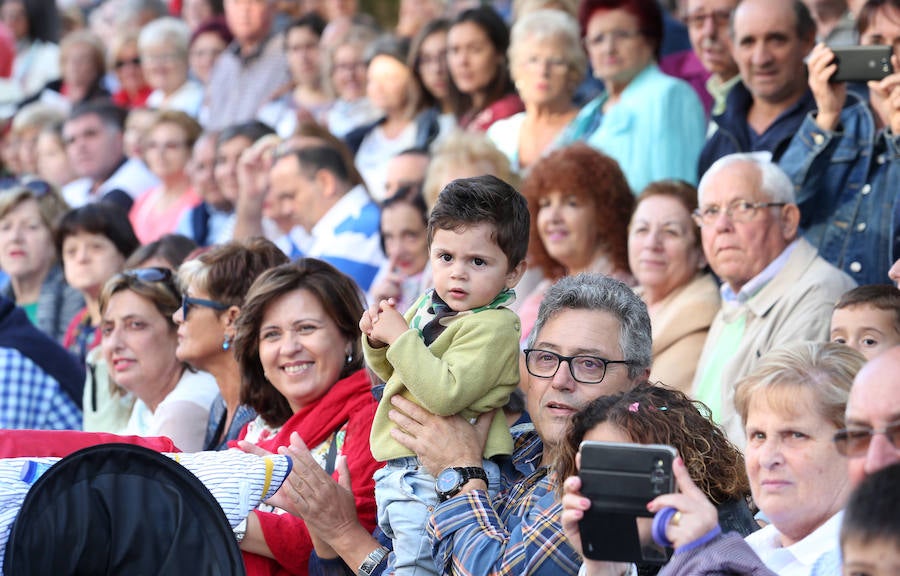 ¿Estuviste en el Desfile del Día de América en Asturias? ¡Búscate!