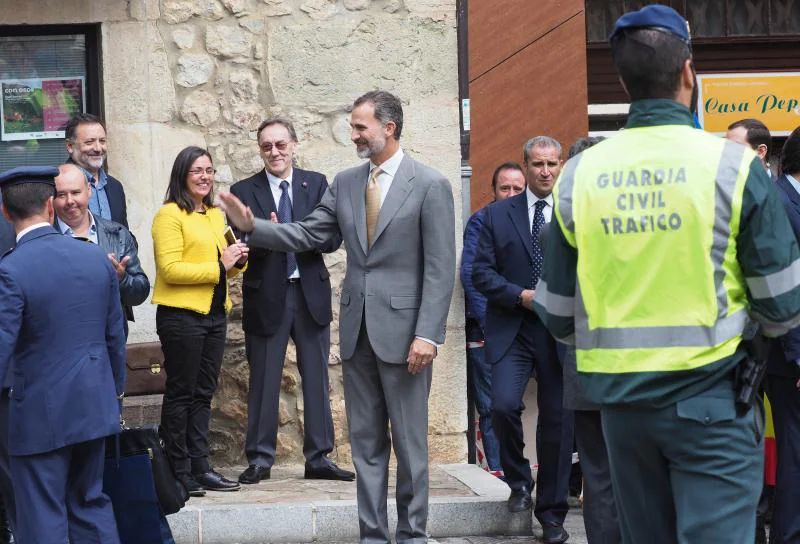 El rey Felipe VI visita la central de La Malva y Pola de Somiedo