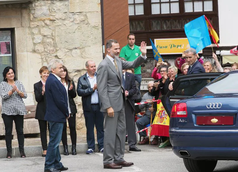 El rey Felipe VI visita la central de La Malva y Pola de Somiedo