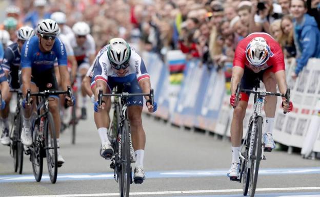 Sagan se impone en un cerrado esprint a Kristoff. 