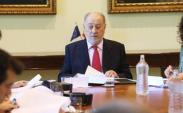 Gabino de Lorenzo durante la comisión de Tráfico de este martes. 