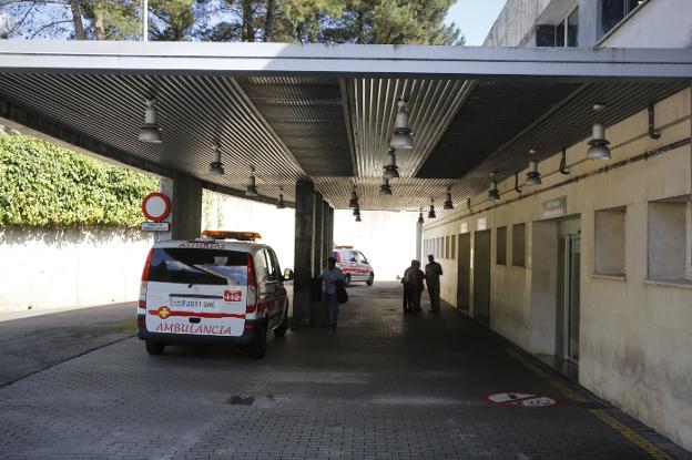 La entrada de Urgencias del Hospital Valle del Nalón. 