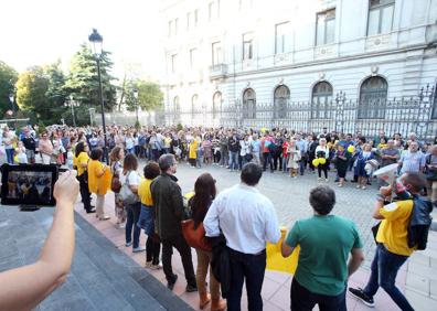 Imagen secundaria 1 - Los sindicatos mantienen la huelga de justicia y ven «muy lejana» la oferta del Gobierno