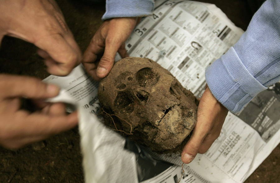 La Asociación para la Recuperación de la Memoria Histórica exhumó entre agosto de 2007 y marzo de 2008 tres fosas en el Alto del Acebo, entre Grandas de Salime y A Fonsagrada (Lugo) y recuperó los restos de los hombres del Batallón Galicia. Fueron enterrados en el cementerio de la localidad lucense en noviembre de 2009.