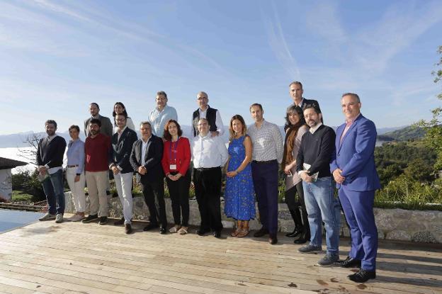 Los directivos participantes en el programa de liderazgo organizado por Cronistar Comunicación en el hotel Puebloastur. 