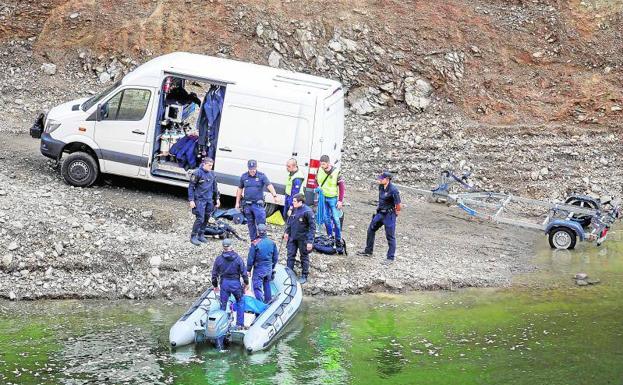 Los Mossos localizan dos cadáveres en el pantano. 