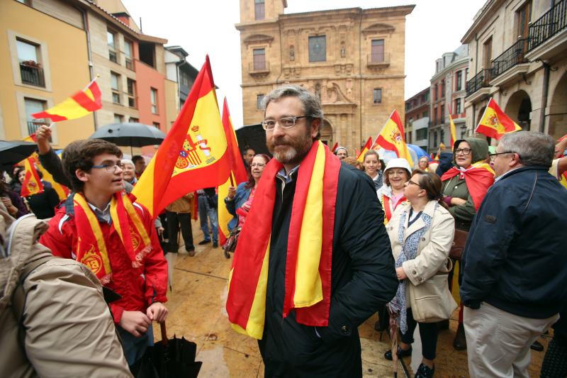 Gijón, Oviedo y Avilés han acogido este sábado manifestaciones contra el referéndum en Cataluña