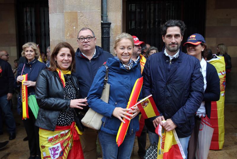 Gijón, Oviedo y Avilés han acogido este sábado manifestaciones contra el referéndum en Cataluña