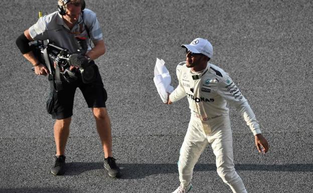 Lewis Hamilton, tras conseguir la pole.
