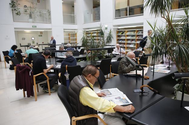 La Biblioteca Jovellanos de Gijón es un lugar donde reconciliarse con la lectura diaria. 