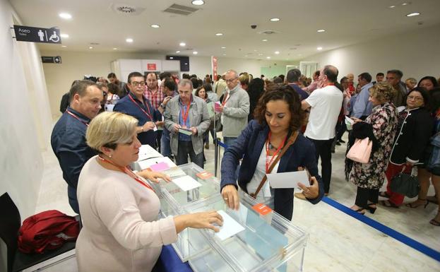 Un momento de las votaciones de esta mañana.