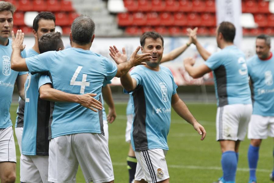 Trabajadores de Caixabank disputan en El Molinón su particular Sporting - Real Oviedo