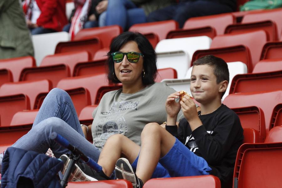 Trabajadores de Caixabank disputan en El Molinón su particular Sporting - Real Oviedo