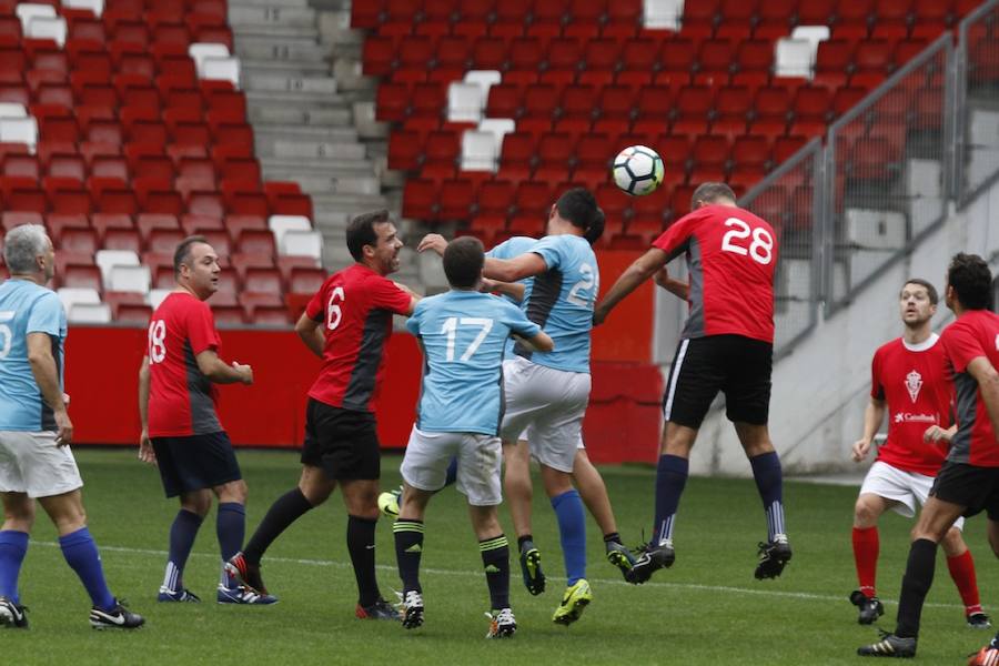 Trabajadores de Caixabank disputan en El Molinón su particular Sporting - Real Oviedo