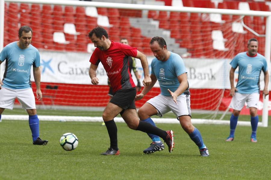 Trabajadores de Caixabank disputan en El Molinón su particular Sporting - Real Oviedo