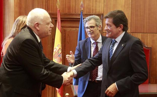 Javier Fernández, en el acto de apertura del año judicial en el que también participó el presidente del Tribunal Superior de Justica de Asturias, Ignacio Vidau. 