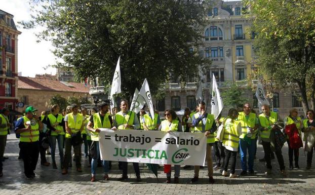 Concentración de profesionales de Justicia ante el TSJA. 