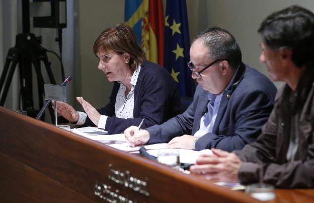 Pilar Varela, en la Junta. 