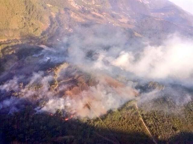 Preocupación en Ibias por un incendio forestal