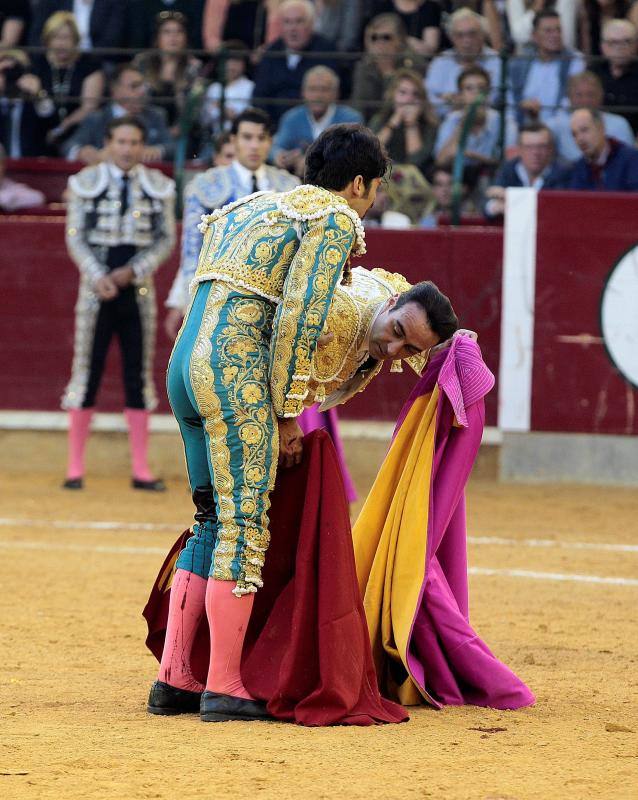 Las terribles imágenes de la cogida de Cayetano Rivera en Zaragoza