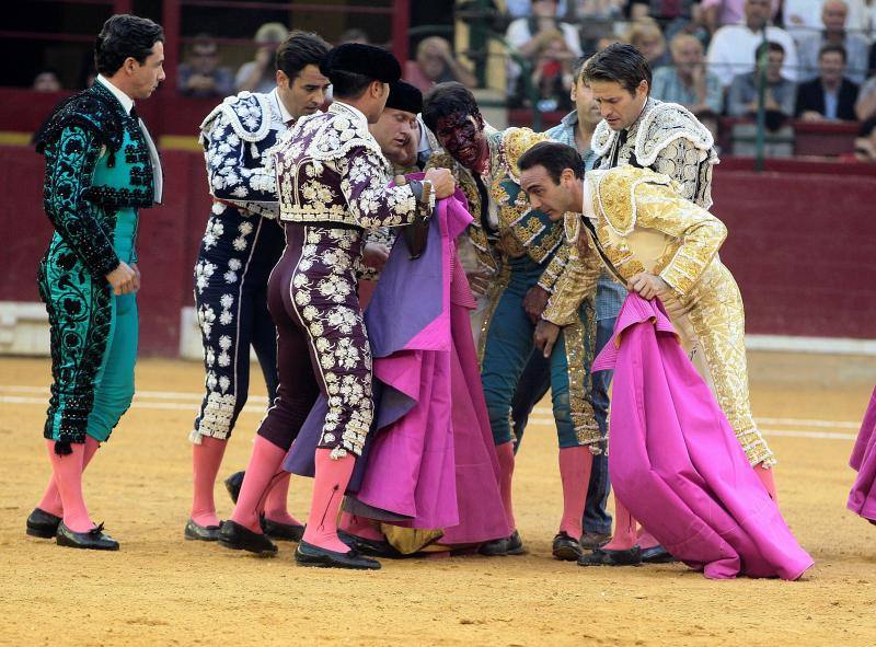 Las terribles imágenes de la cogida de Cayetano Rivera en Zaragoza