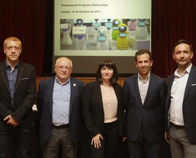 Segundo Valle (KIO), Jaime Nicolás (director del centro), Gema Gutiérrez (KIO), Javier Villarreal (IBM) y Gustavo Beltrán (KIO). 