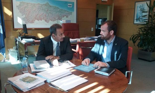 Fernando Lastra e Iván Allende, reunidos ayer en Oviedo. 