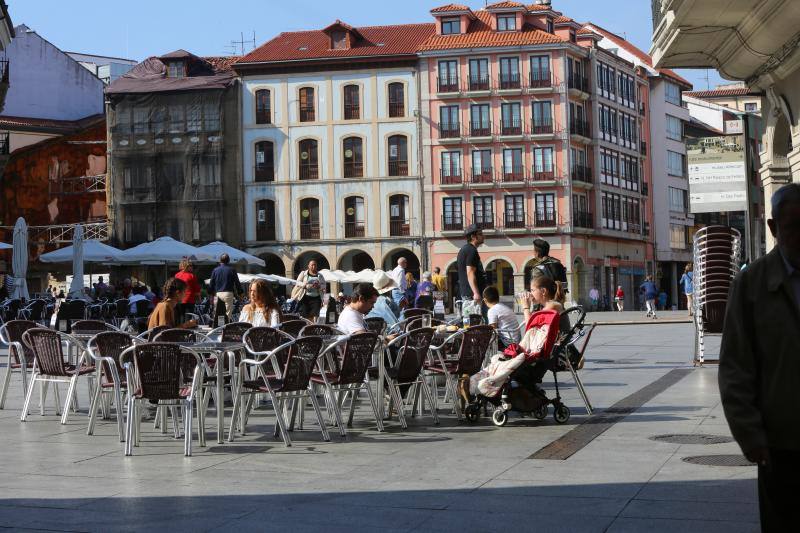 Sol y lleno total en Asturias en el puente del Pilar