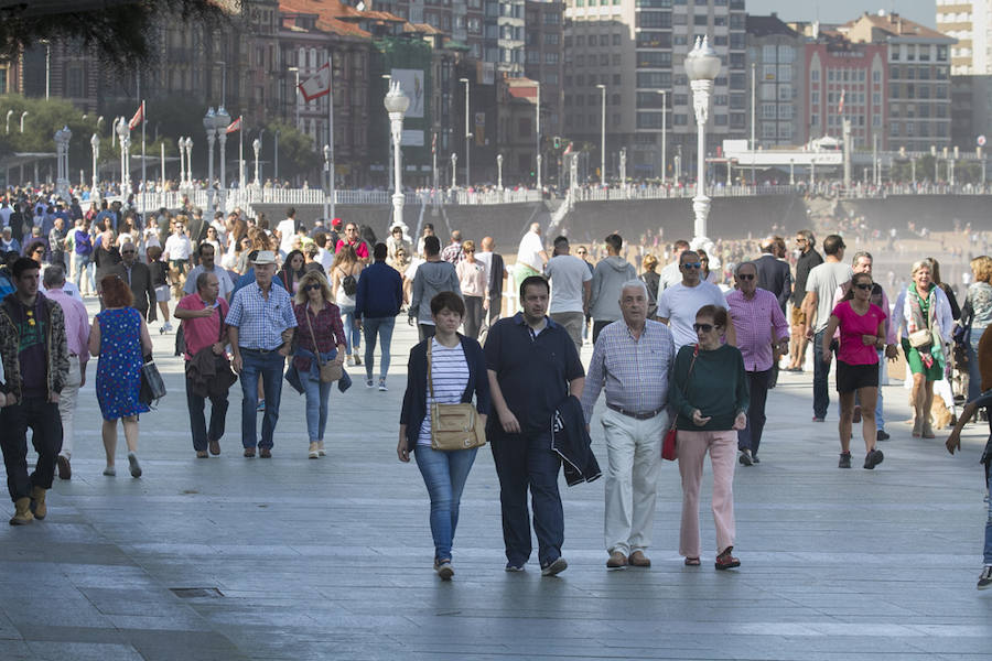Sol y lleno total en Asturias en el puente del Pilar