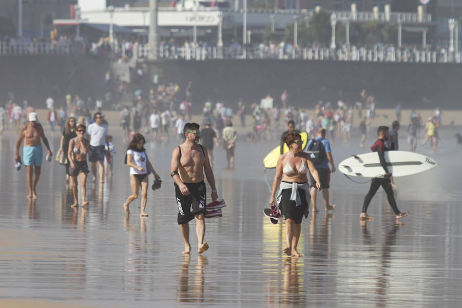 Sol y lleno total en Asturias en el puente del Pilar