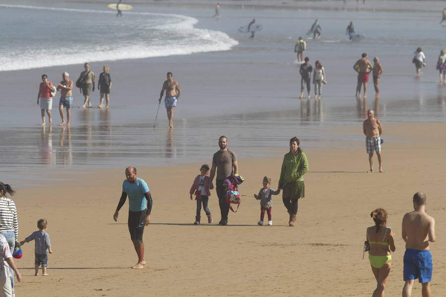 Sol y lleno total en Asturias en el puente del Pilar