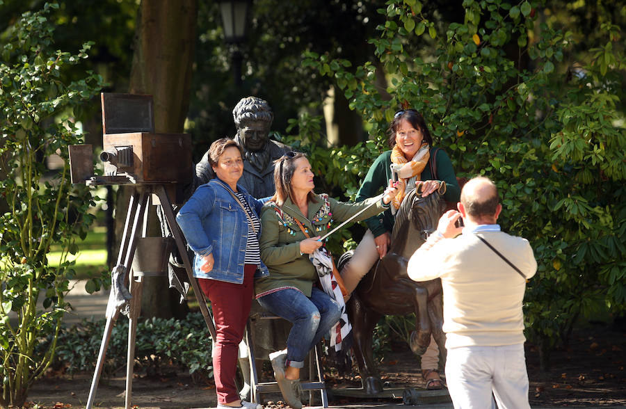 Sol y lleno total en Asturias en el puente del Pilar
