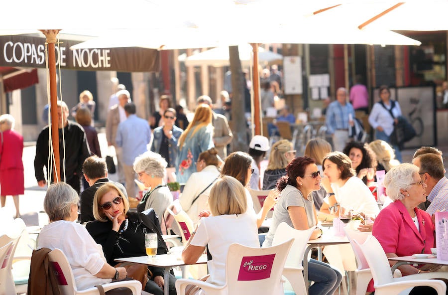 Sol y lleno total en Asturias en el puente del Pilar