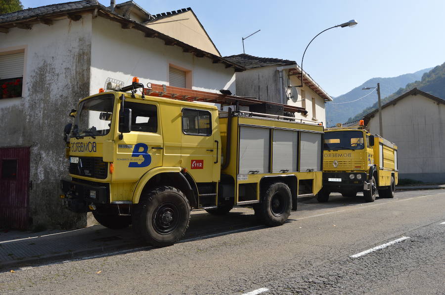 Degaña lucha contra el fuego