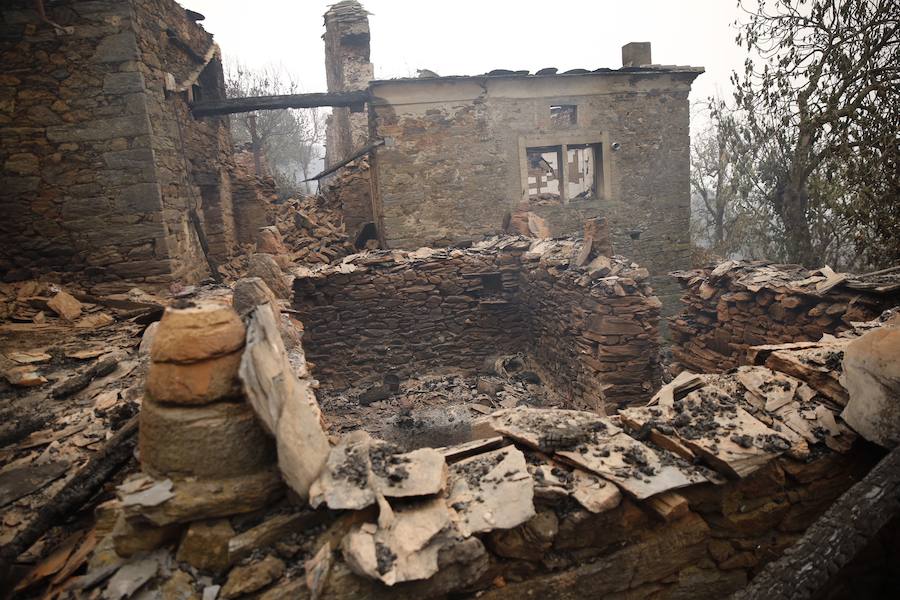 La desoladora imagen que deja el fuego en Asturias