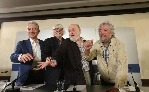 Los integrantes del grupo argentino Les Luthiers, durante la rueda de prensa ofrecida en Oviedo con motivo de la entrega de los Premios Princesa de Asturias. 