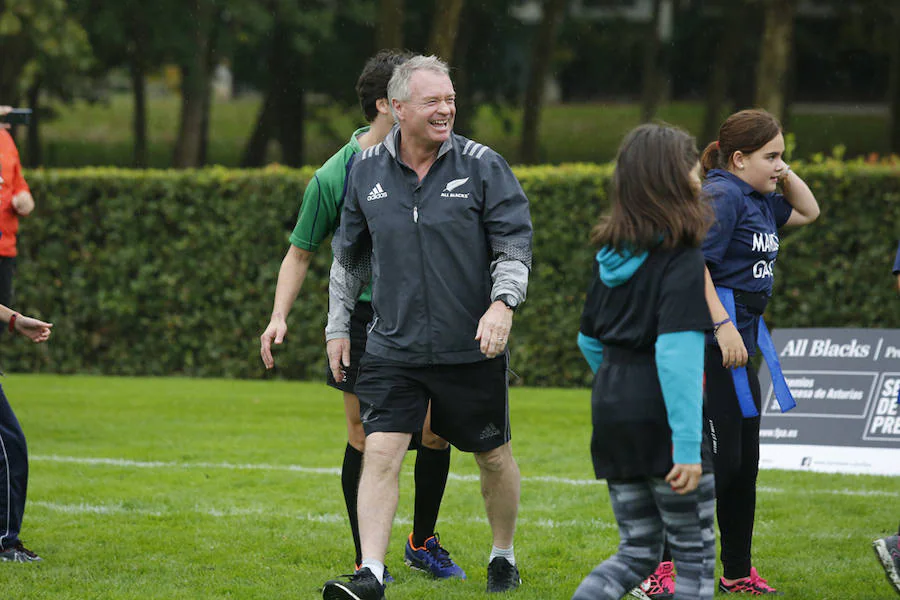 800 niños entrenan con los All Blacks en Gijón