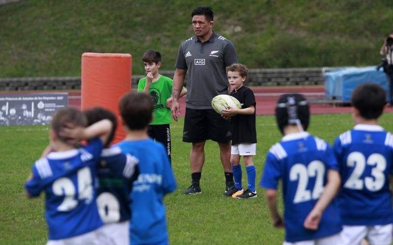 Los jugadores de rugby asturianos, a las órdenes de los All Blacks