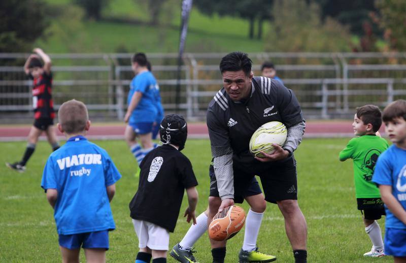 Los jugadores de rugby asturianos, a las órdenes de los All Blacks