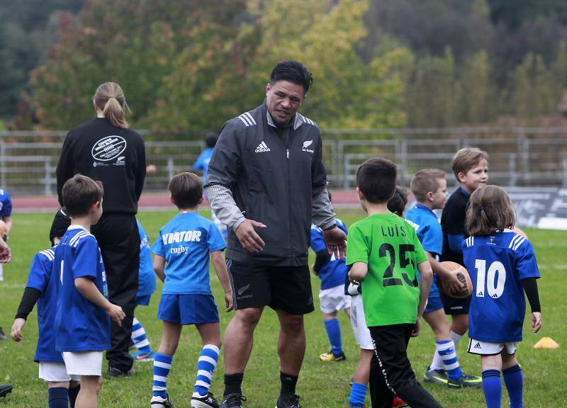 Los jugadores de rugby asturianos, a las órdenes de los All Blacks