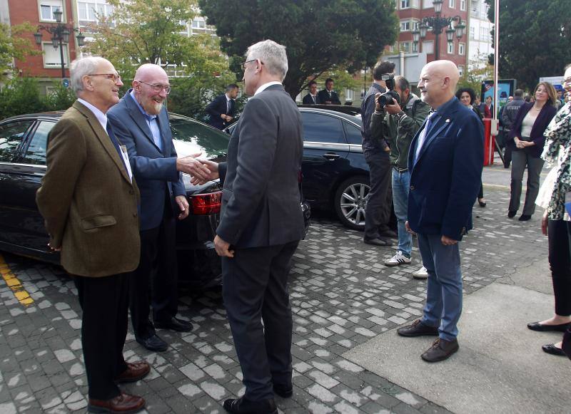 Numerosos estudiantes acudieron al encuentro con los galardonados con el Premio Princesa de Asturias de Investigación Científica y Técnica