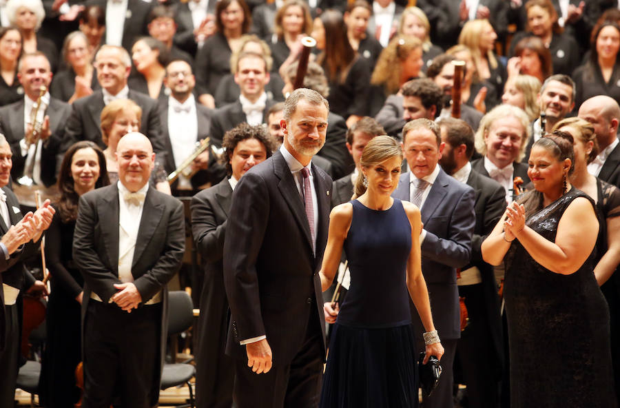 Los Reyes asisten al concierto de la OSPA en el Auditorio de Oviedo