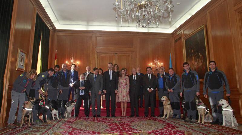 Los Reyes reciben a los premiados con las Medallas de Asturias