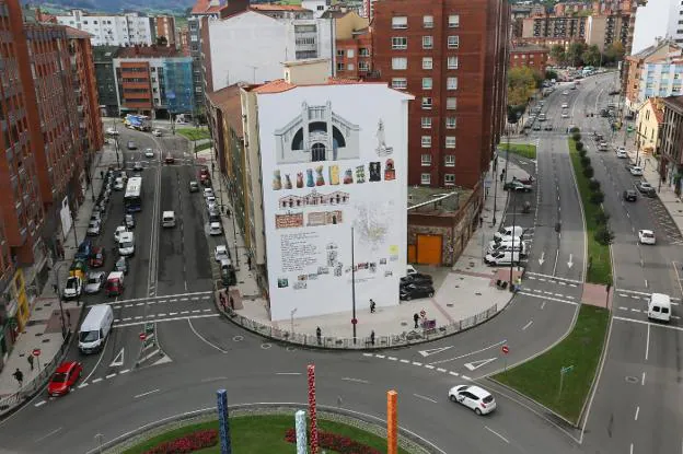 El mural de la plaza de Los Oficios ya puede contemplarse en toda su integridad. 