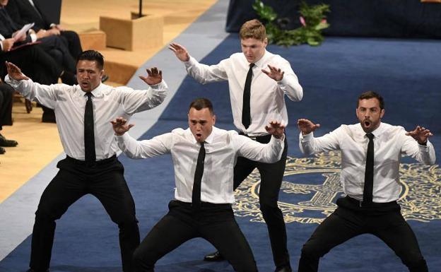 La solemne Haka de los All Blacks en el Teatro Campoamor