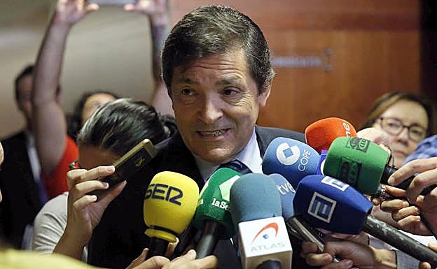 Javier Fernández: «Es evidente que tiene que haber elecciones en Cataluña»